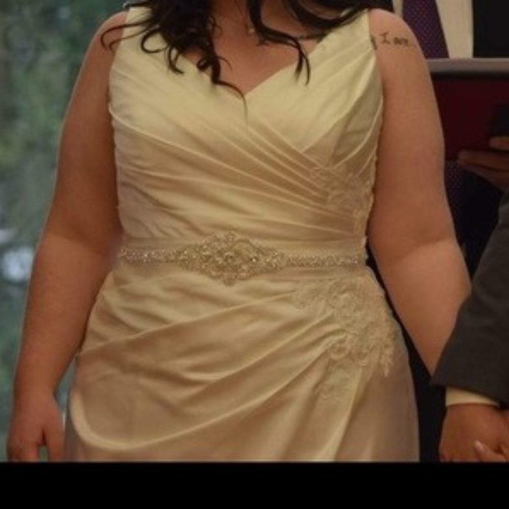 size 20 Ivory wedding dress with rhinestone belt